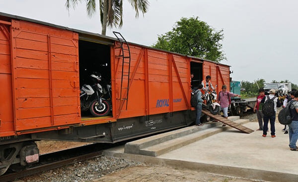 Cần lưu ý gì khi gửi xe máy bằng tàu hỏa ? gửi xe ở ga hà nội- Sài Gòn